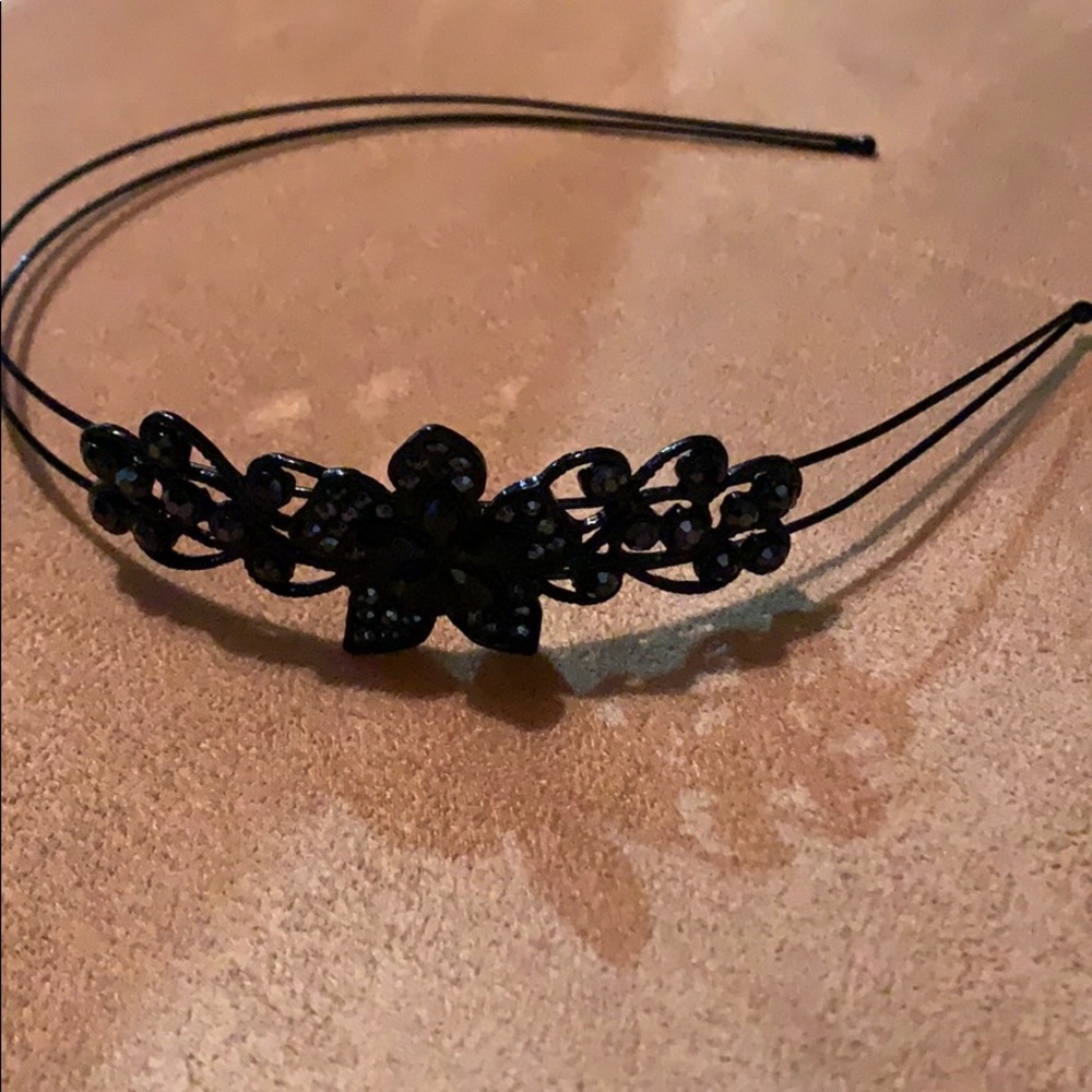 Headband with pretty details